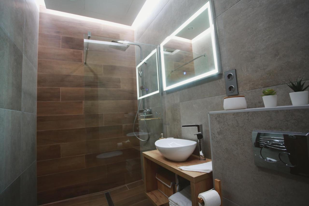 Szieszta Apartman Appartamento Szeged Esterno foto